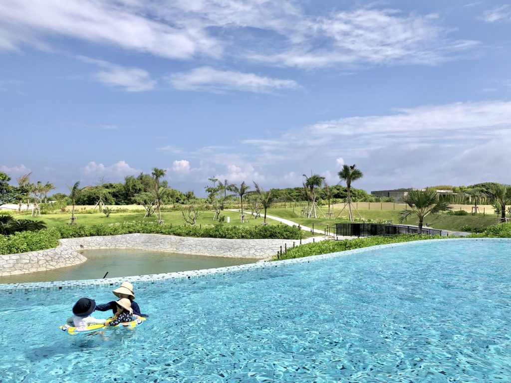 ヒルトン沖縄瀬底リゾートの屋外プール
